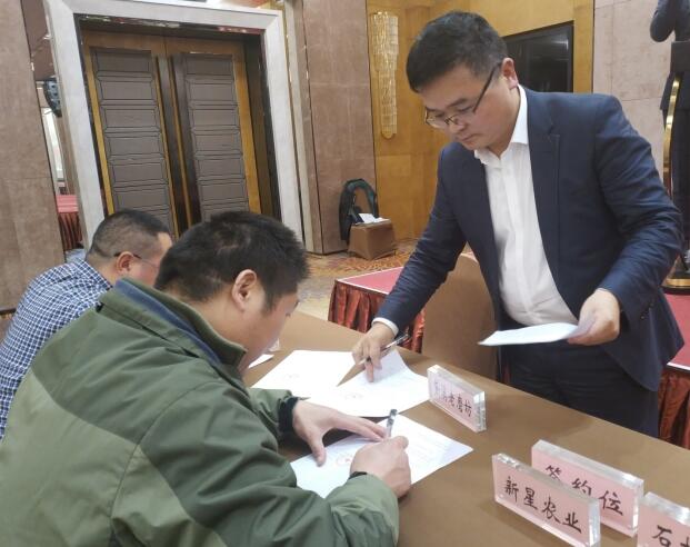 李維華在巫山第二屆烤魚節(jié)演講《為什么巫山烤魚必須借助特許經(jīng)營》